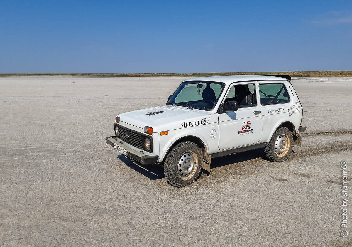 Белка на дне озера Эльтон по пути в Приэльбрусье в новой обувке - КАМА Flame M/T 185/75 R16 (НК-434). Смотрится и вправду не плохо