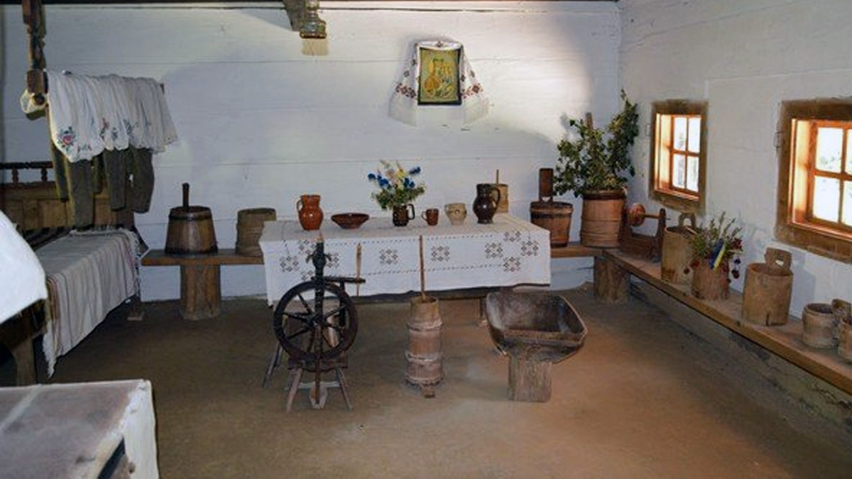 современная реконструкция  дома позднего средневековья