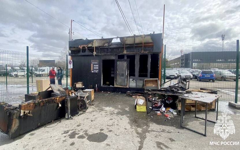    Еще один автосалон сгорел в Ижевске