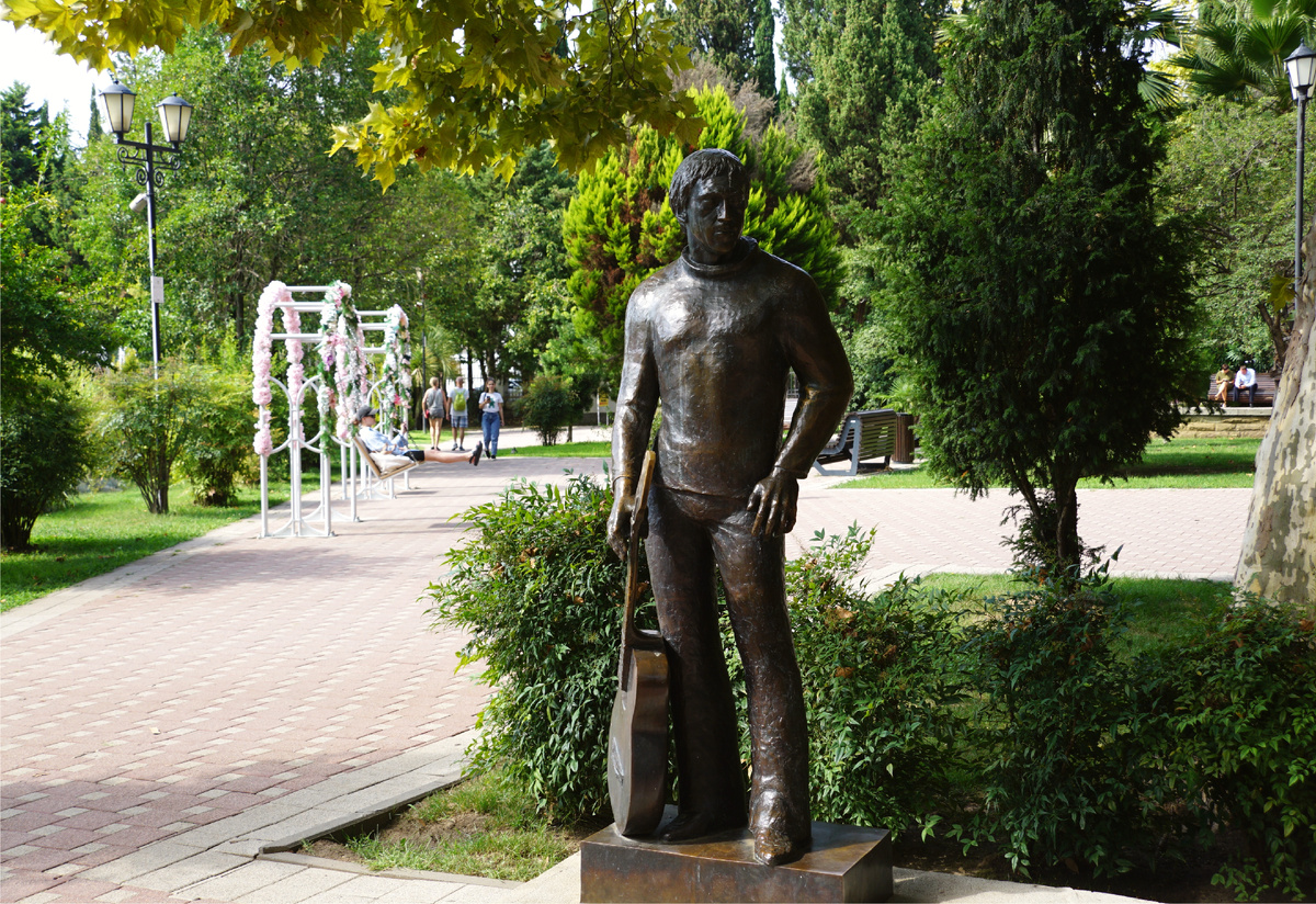 Сквер с Высоцким.все фото подборки сделаны автором публикации