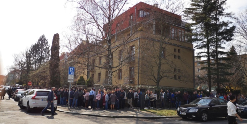    Уехавших в Европу украинских мигрантов оставят без голоса. ЦИК заранее расписывается в беспомощности организовать голосование