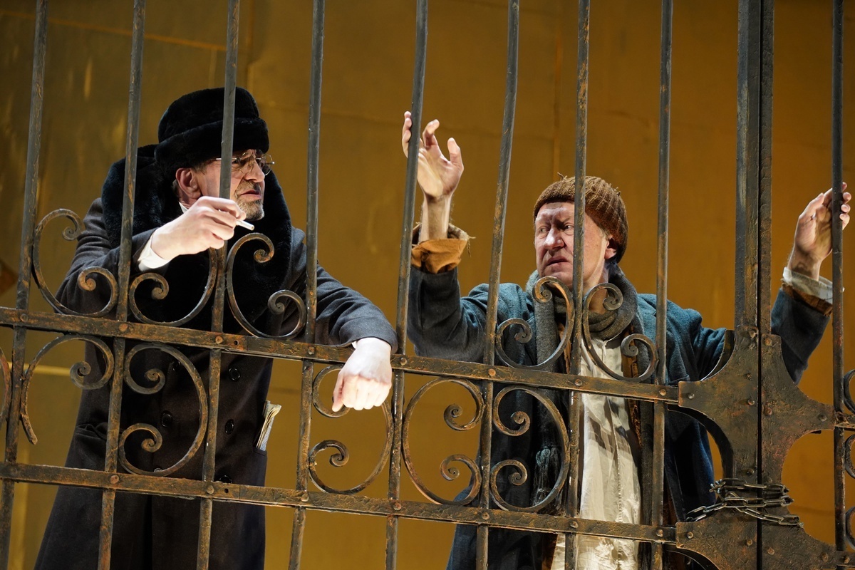 С. Курышев (слева) и И. Черневич (справа). Фото с сайта театра.