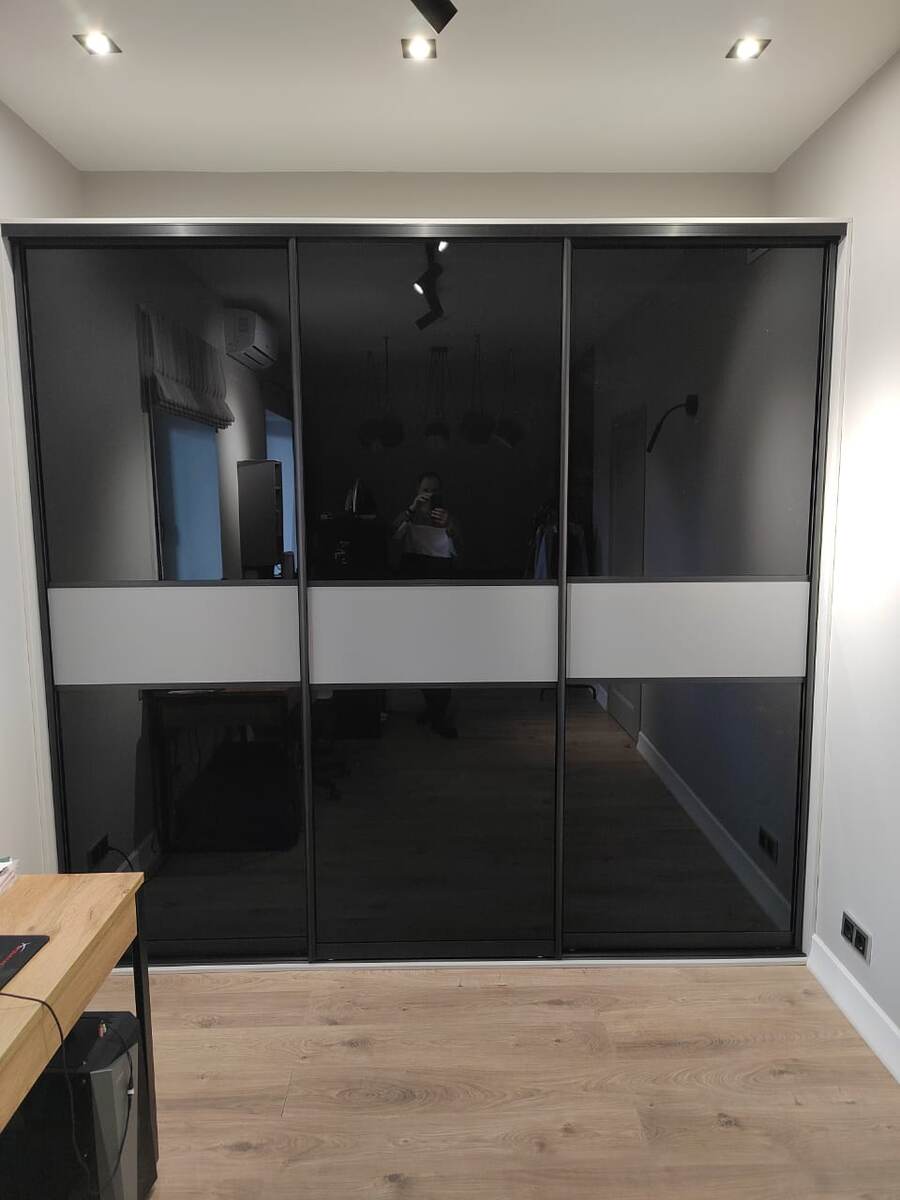 Фасады крашенное стекло