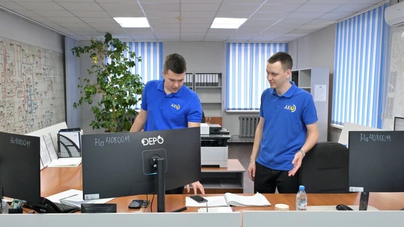     Томенко посетил подразделение сетевой компании «Алтайкрайэнерго». Антон Червяков,