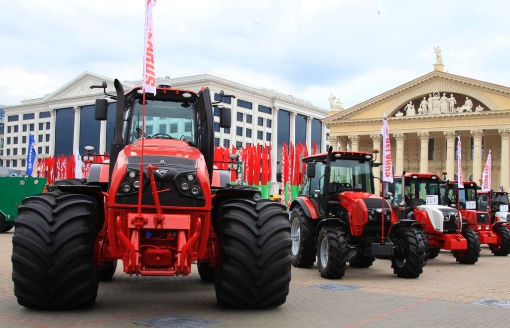 Так выглядел мощный трактор МТЗ Беларус-5022 с американским двигателем