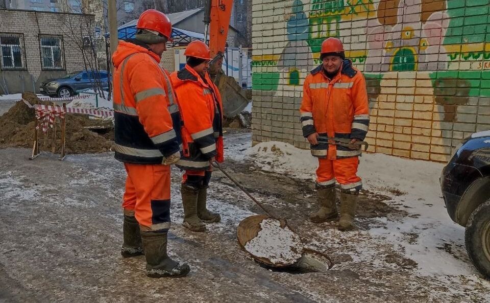    Устранение коммунальной аварии. Источник: "Росводоканал Барнаул"