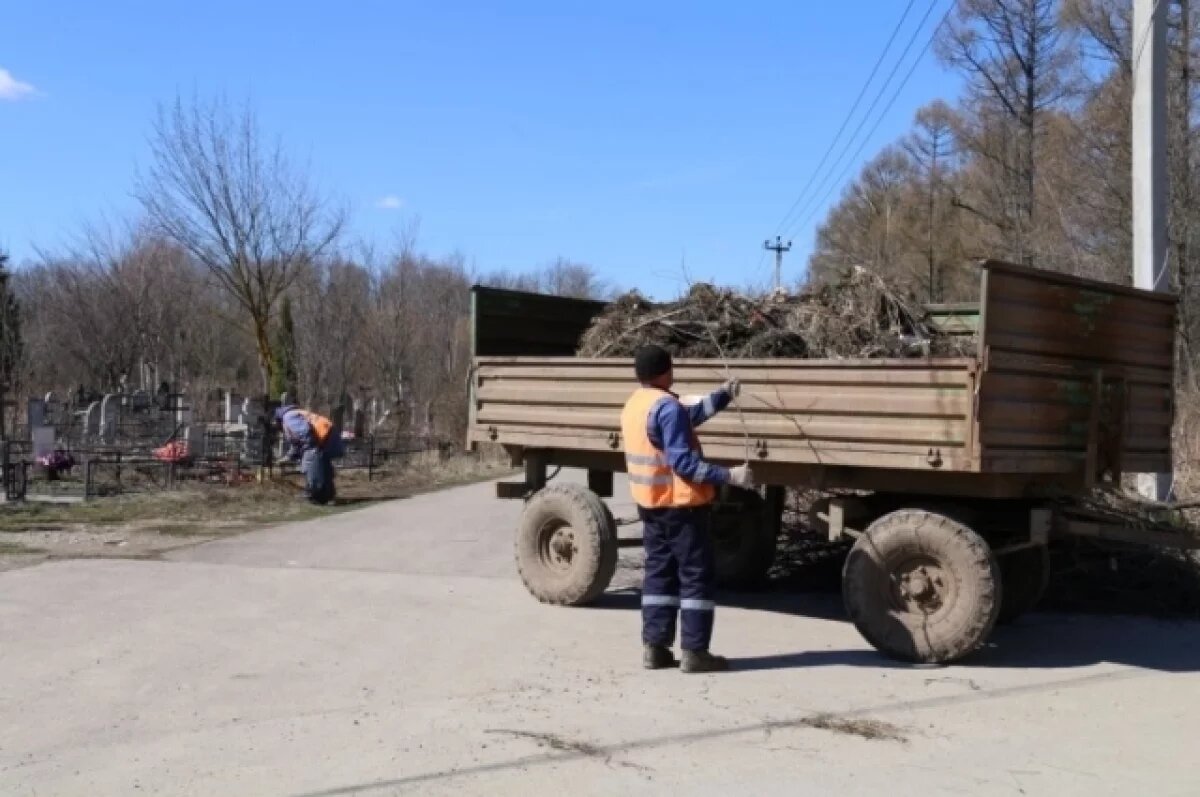    В Туле приводят в порядок кладбища и воинские захоронения