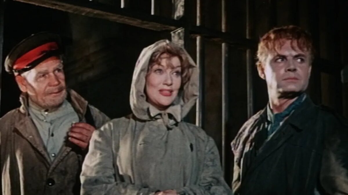 Кадр из фильма «Русский сувенир» (1960). Скриншот.