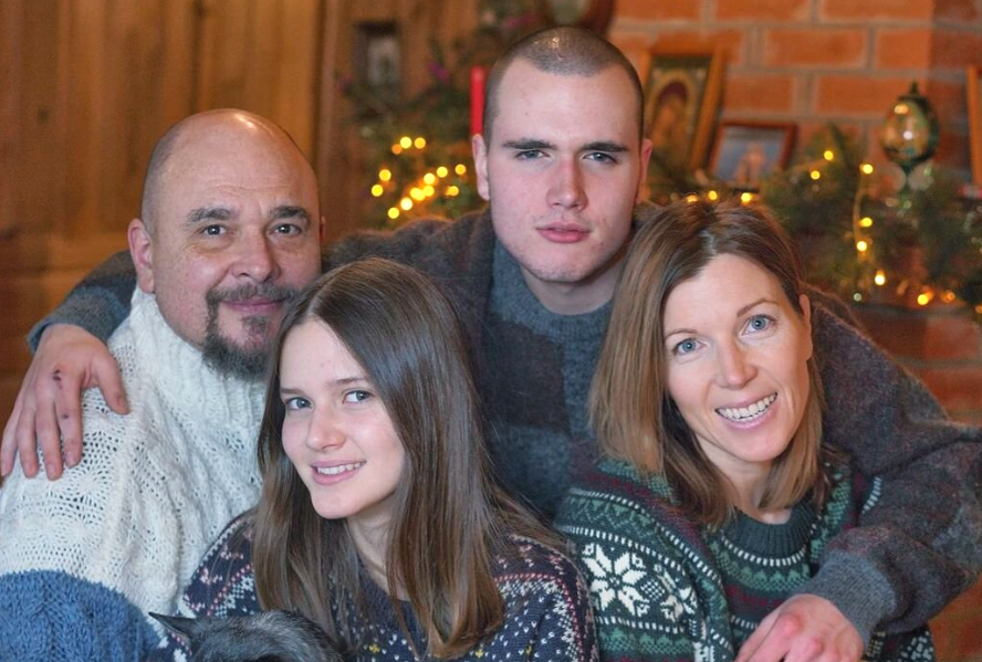 Сергей Трофимов давно счастлив во второй семье, но у него была и первая супруга. Фото: Pinterest