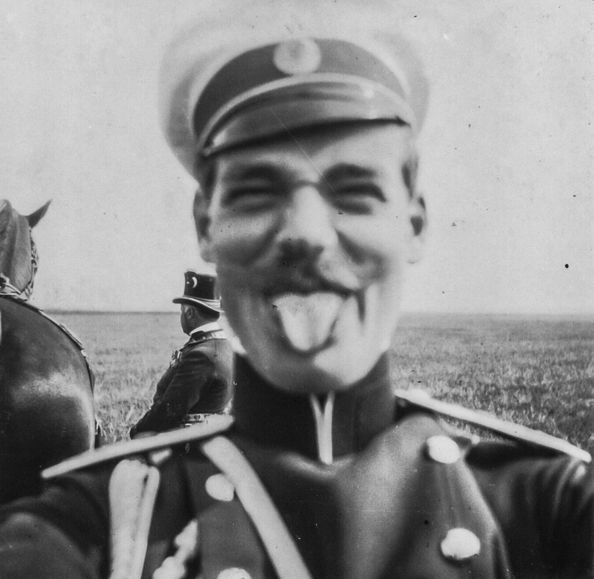 Одно из первых селфи в истории принадлежит великому князю Михаилу Александровичу