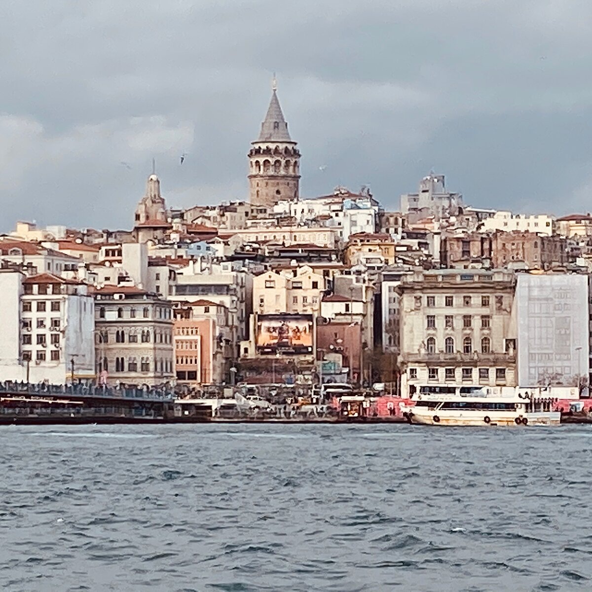 Вид из порта Эминеню