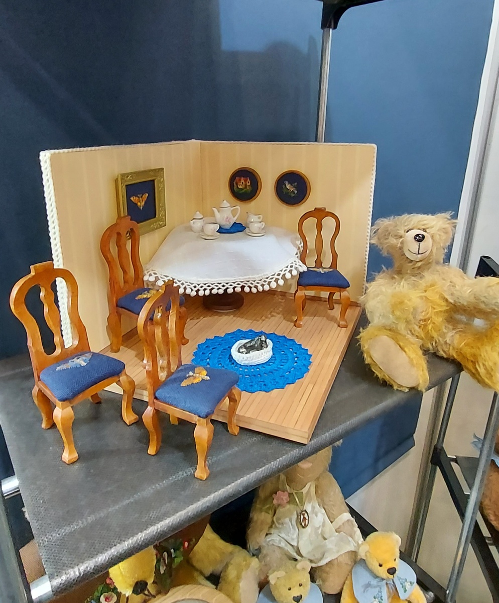 Кукольный уголок. Выставка кукол и мишек Тедди в Москве. Фото автора.