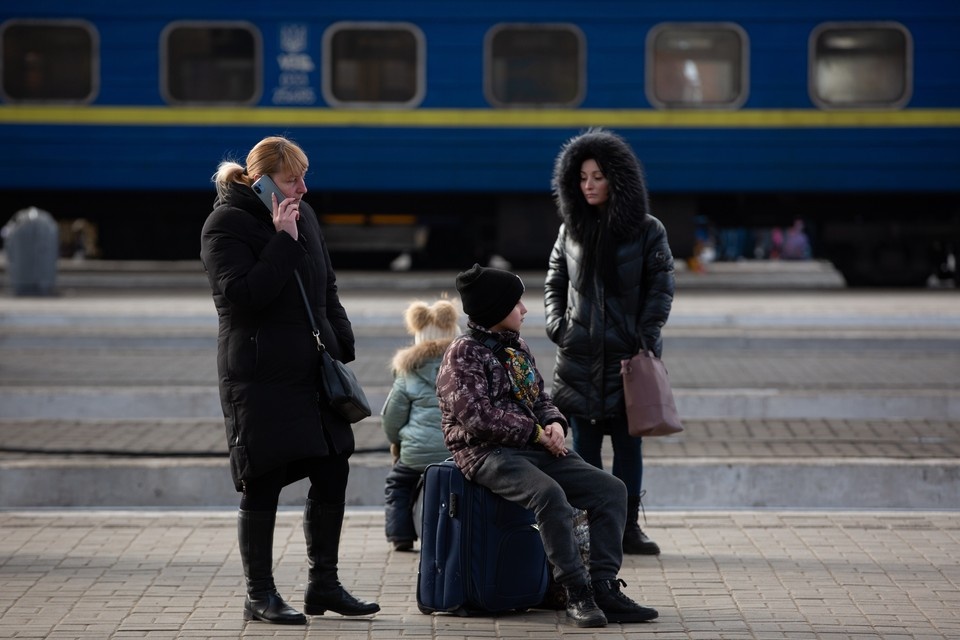    Всем украинским беженцам и беженкам на Украину возвращаться некуда и незачем EAST NEWS