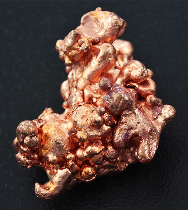 Медь самородная 31х21х17 мм, озеро Верхнее, США. Фото: взято из en.wikipedia.org