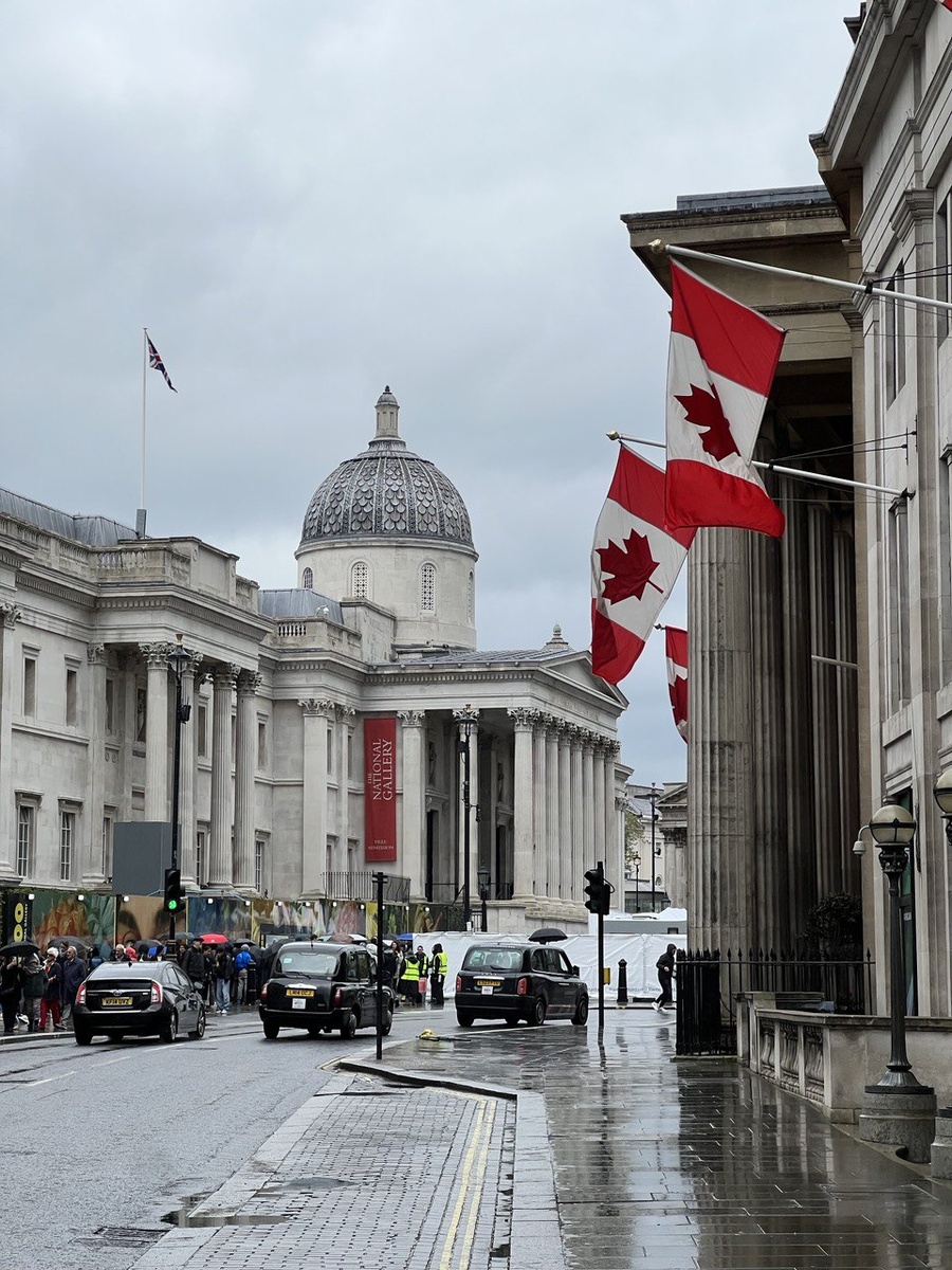 По улицам Лондона. Англия. Фото из личного архива
