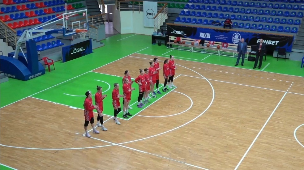 Наши девушки перед началом четвертьфинального матча Чемпионата России по баскетболу среди женских команд в Новосибирске