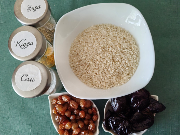 Ингредиенты для приготовления плова с рисом и изюмом