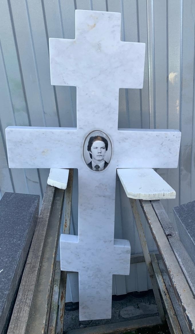 Гранитные кресты на могилу