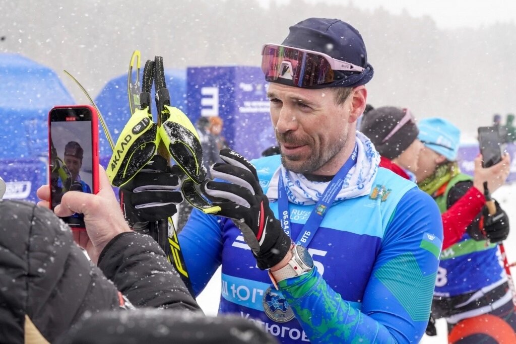    Чемпион Югорского лыжного марафона Сергей Устюгов признался, что равнялся в спорте на Евгения Дементьева