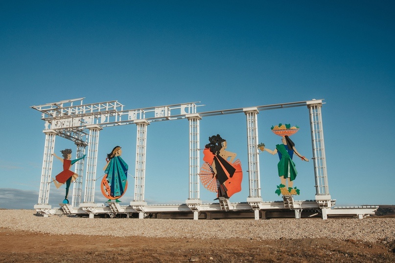 Арт-объект «Кариатиды Авангарда»