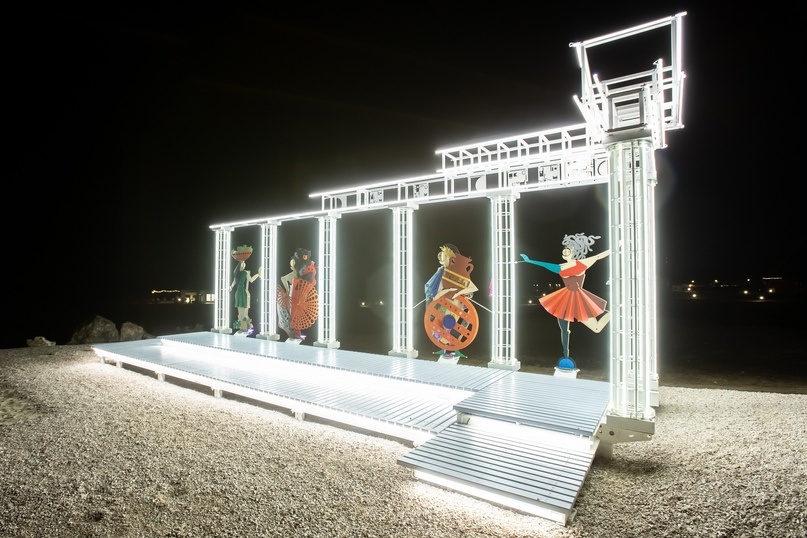 Арт-объект «Кариатиды Авангарда»