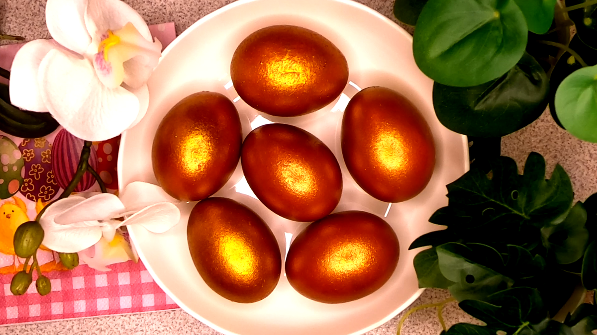 Золотые яйца в луковой шелухе