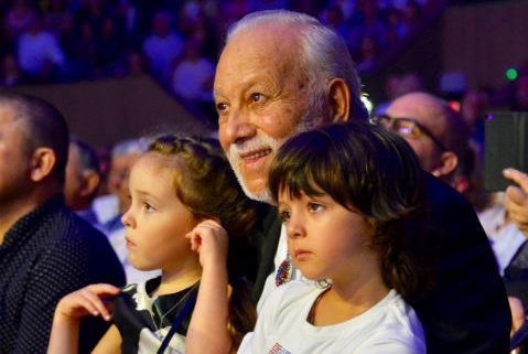    Бедрос Киркоров с внуками. Фото: ТВЦ