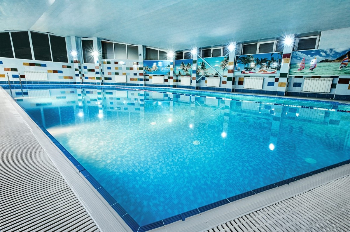 Крытый бассейн