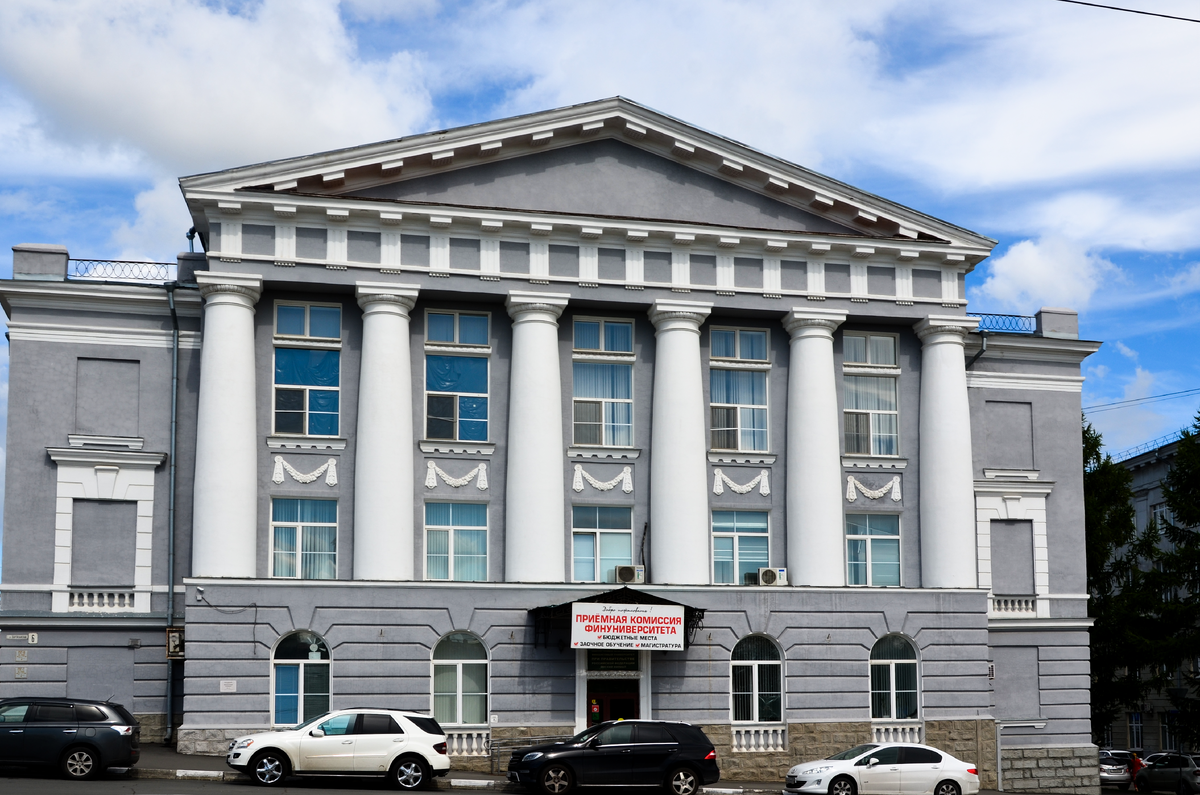 Университет. Листай галлерею для "еще фоток".