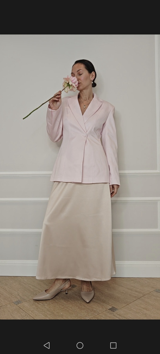 Привет! Меня зовут Екатерина, добро пожаловать на мой канал о красоте и стиле🩷