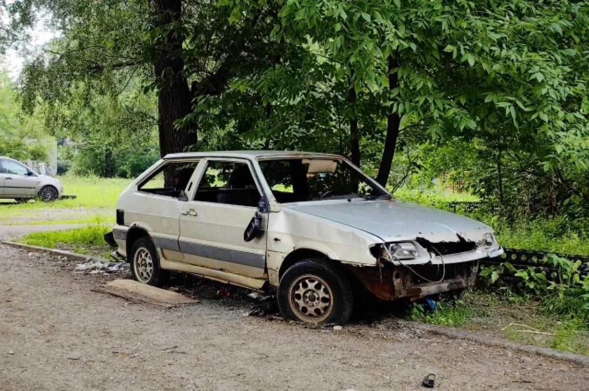    В Петербурге на спецстоянки увезли еще 227 единиц автохлама