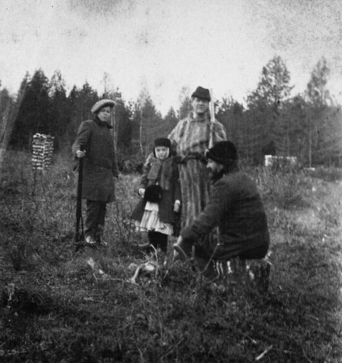 Алеша Коровин (слева) и Ирина Шаляпина со своими отцами 