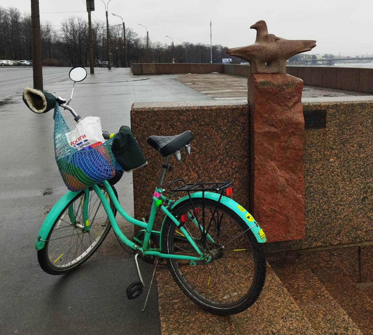 Фото — как раз в тот самый день. Обратите внимание на авоську. Она — главный герой этой истории