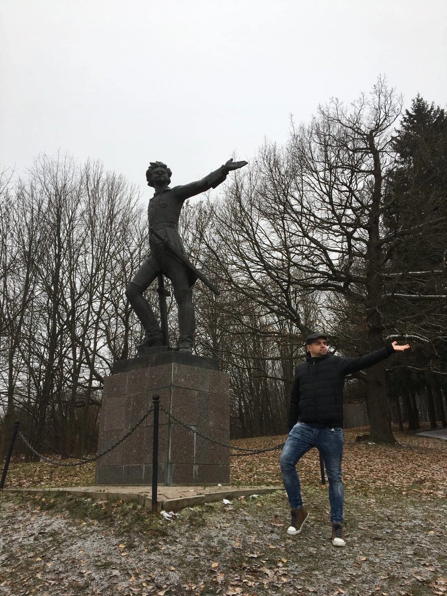 Памятник Петру I появился в музее в 1992 году, в честь 300-летия знаменитой потешной флотилии