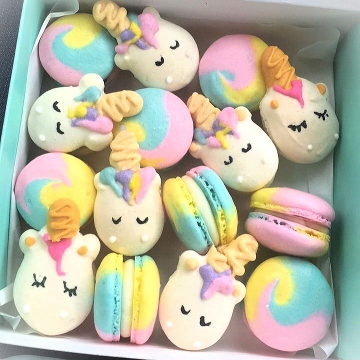 2. Макаруни в виде единорогов - наверняка.