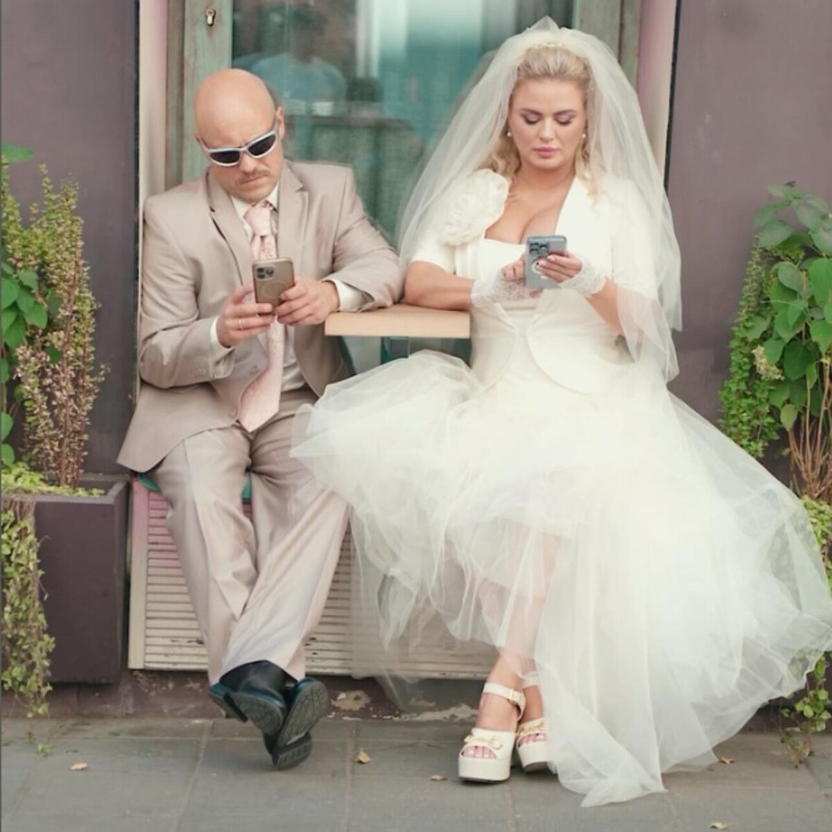    Анна Семенович и Владимир Селиванов в клипе "Третья попытка". соцсети