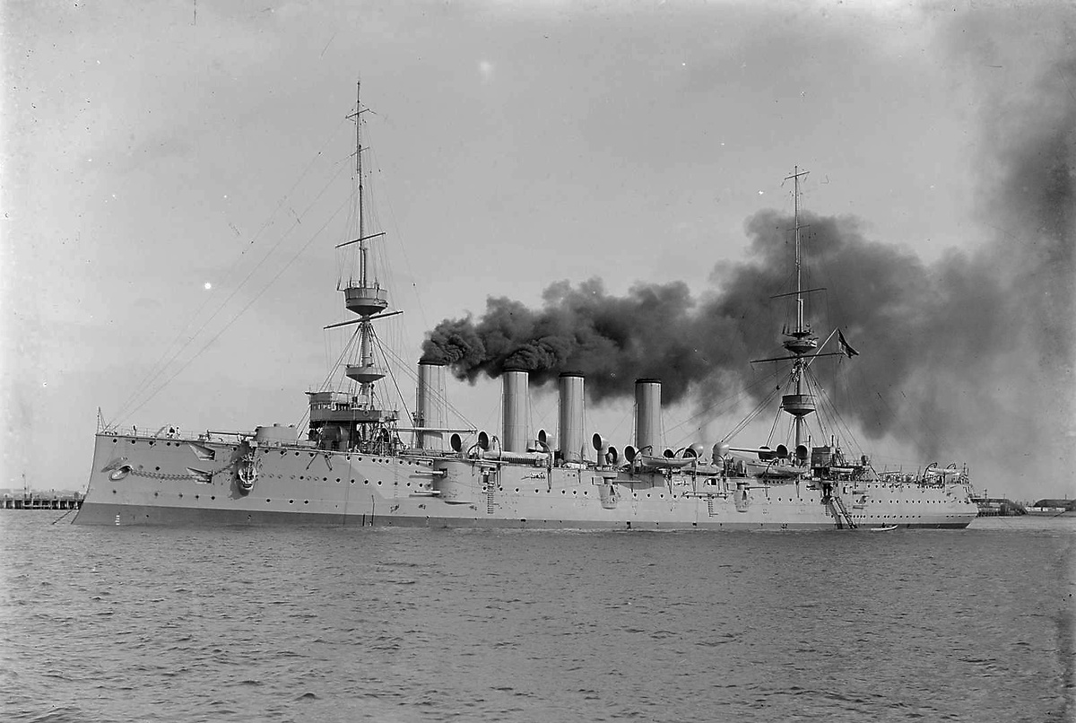Крейсер 1-го класса «Пауэрфул» в составе Австралийской станции, декабрь 1905.