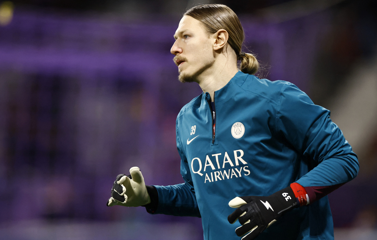    Вратарь ПСЖ Матвей Сафонов  REUTERS/Manon Cruz