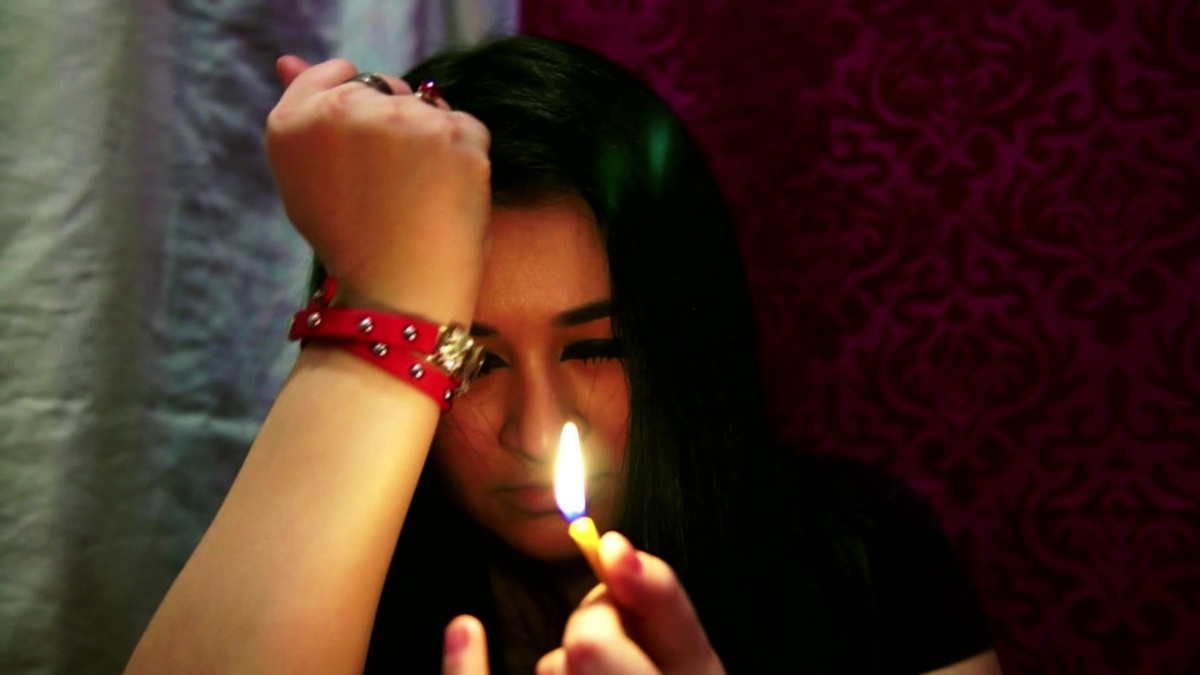 Мадина проводит очередной ритуал...