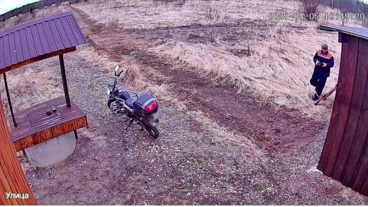 Мой мото-пони верно ждёт меня пока я закончу работу