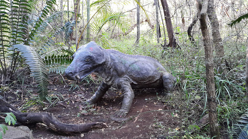 Скульптура титаногомфодона.