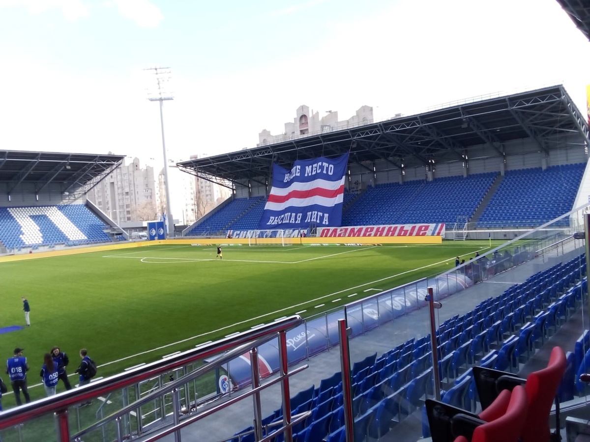 На поле был живой футбол и много борьбы и стыков!