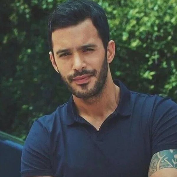 турецкий актер Барыш Ардуч