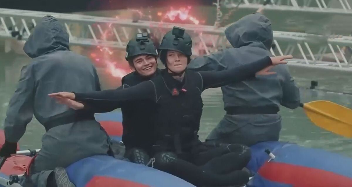 Кадр из шоу "Выживалити"/ "Пятница!"