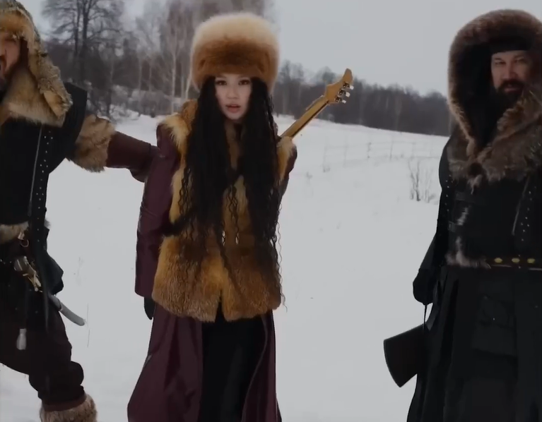 Скриншот видео группы «Ay Yola».