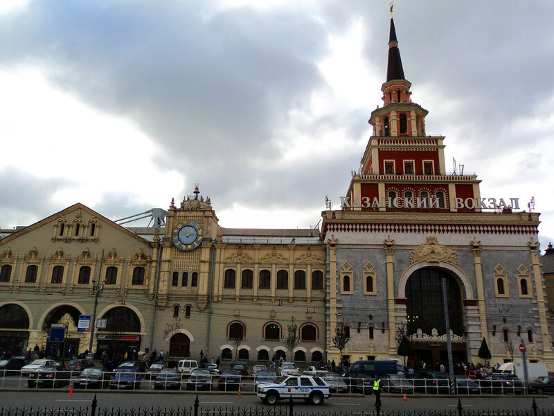 Площадь перед Казанским вокзалом