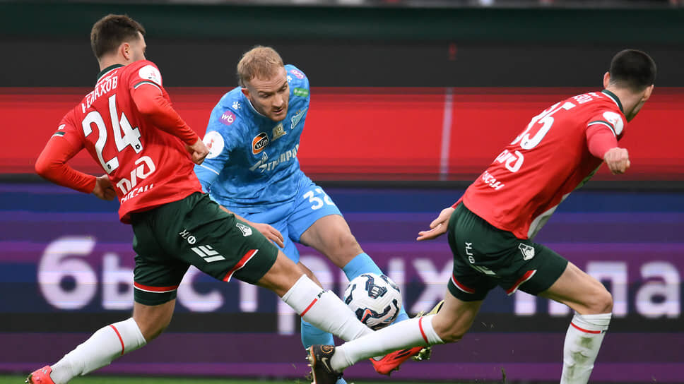 Момент матча между «Зенитом» и «Локомотивом», в центре — игрок петербуржцев Лусиано Гонду.📷Фото: Иван Водопьянов / Коммерсантъ