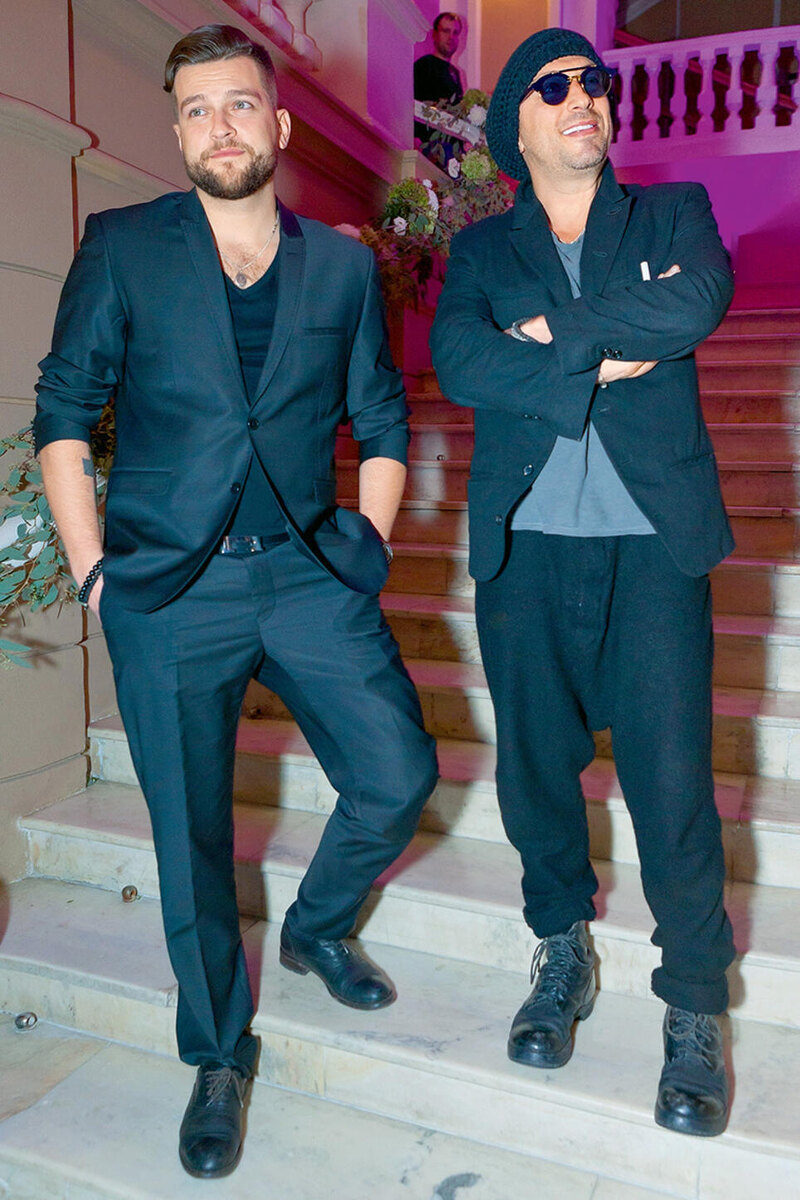    Дмитрий Нагиев пока охотно позирует только со старшим сыном, Кириллом Starface.ru