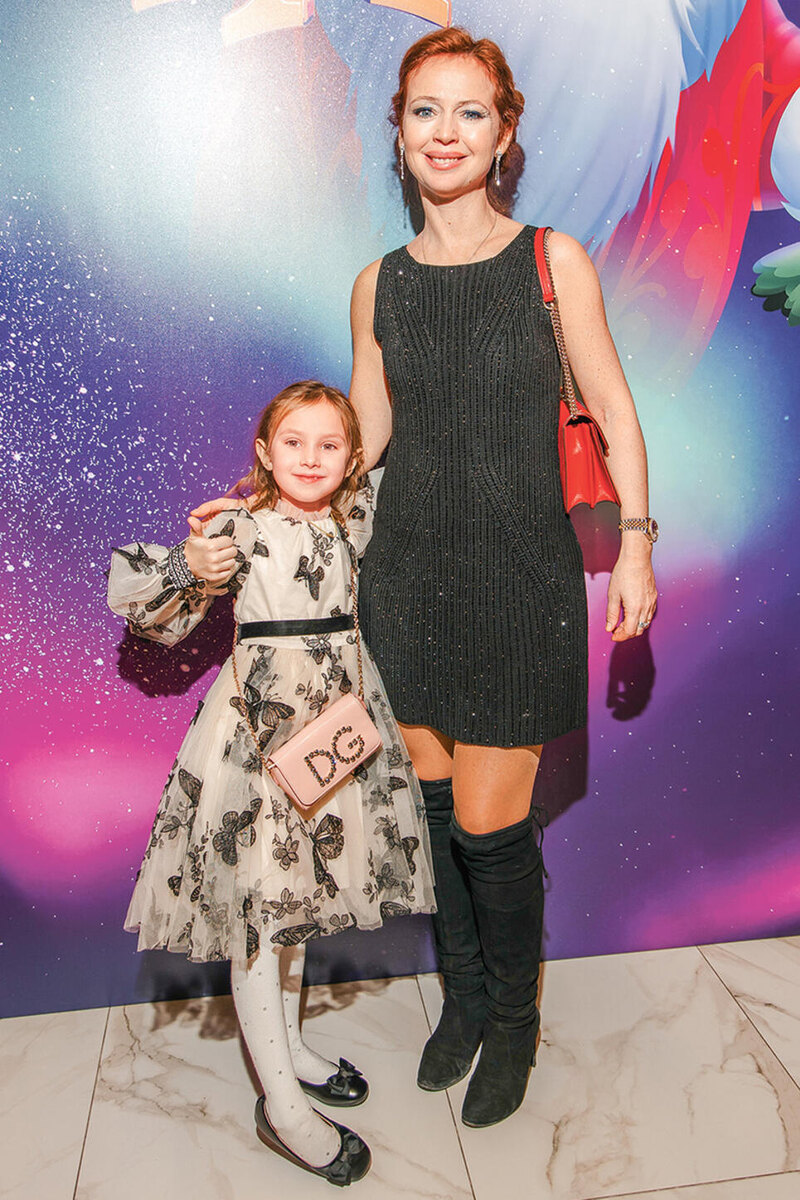    Елена Захарова с дочкой Майей Пресс-служба фильма «Дедморозовка»