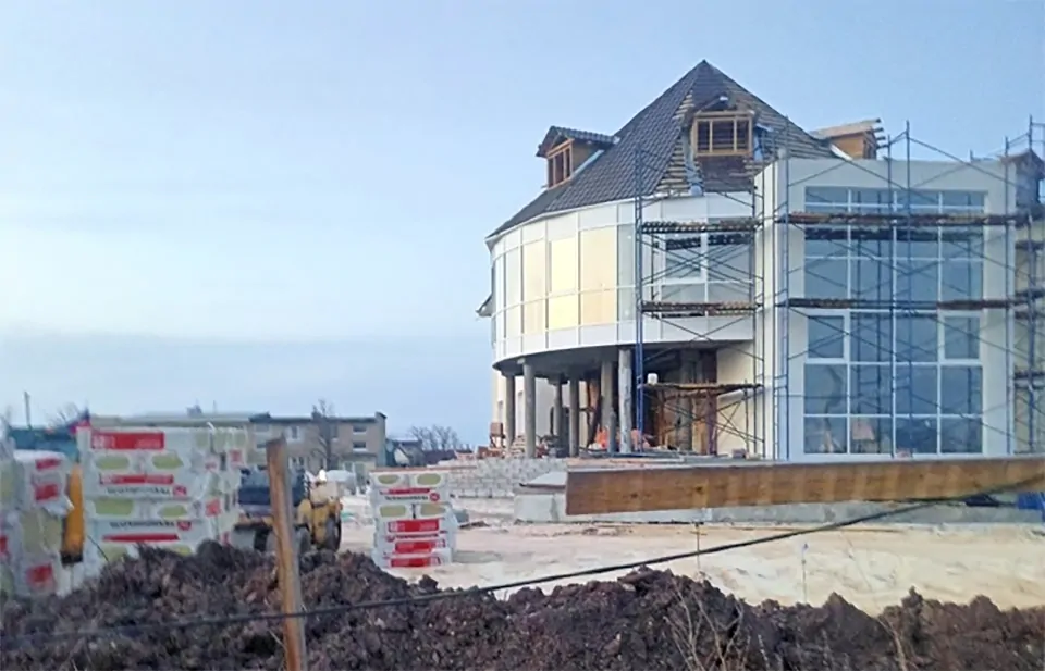 ◙ Строящийся ДК в Быковом Отроге. Фото: Наталья Караман

